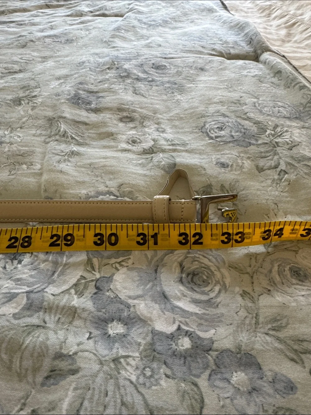 Gucci Cream Leather Belt with Silver G Buckle